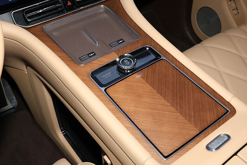 INS 模内镶件注塑