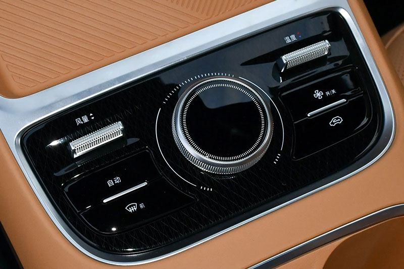 IML 模内镶件注塑