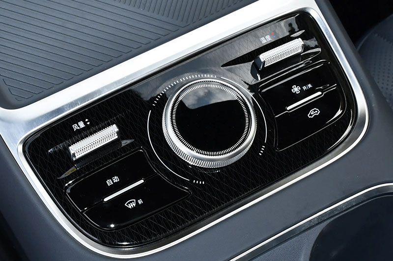 IML 模内镶件注塑