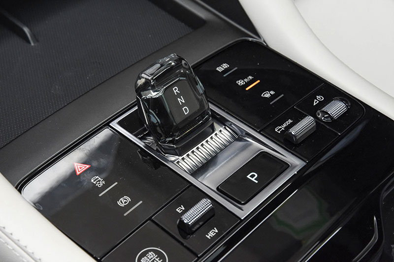 IML 模内镶件注塑