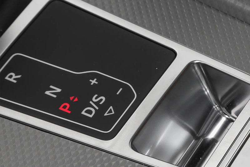 IMD 模内镶件注塑